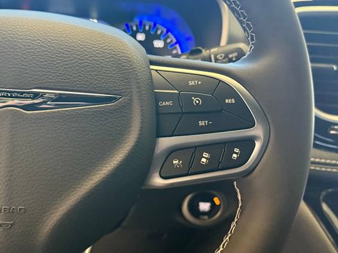New 2026 Chrysler Pacifica Select FWD image 24