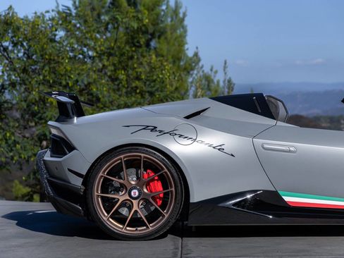 Used 2018 Lamborghini Huracan Performante image 26