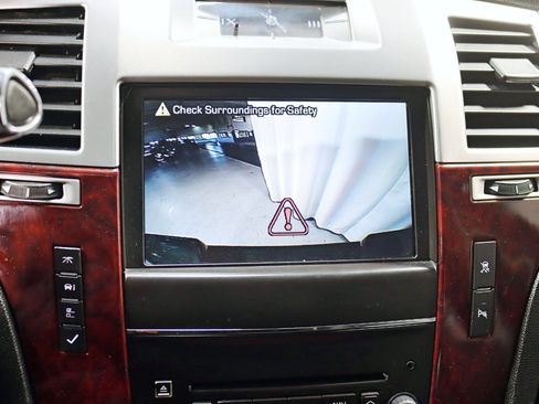 Used 2011 Cadillac Escalade EXT image 17