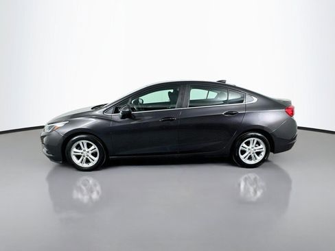 Used 2017 Chevrolet Cruze LT w/ Convenience Package FWD image 2