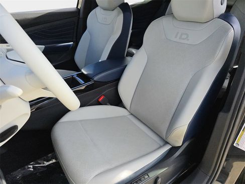 Used 2023 Volkswagen ID.4 Pro S image 19
