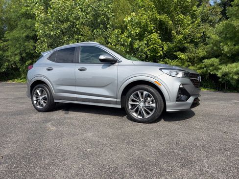 Used 2023 Buick Encore GX Select w/ Sport Touring Package FWD image 2