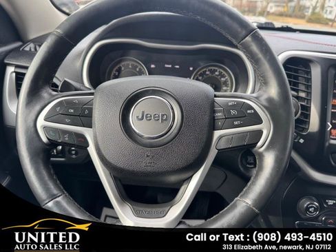 Used 2015 Jeep Cherokee Trailhawk w/ Comfort/Convenience Group image 11