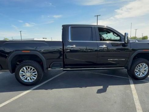 Used 2022 GMC Sierra 3500 Denali w/ Denali Ultimate Package AWD/4WD image 9