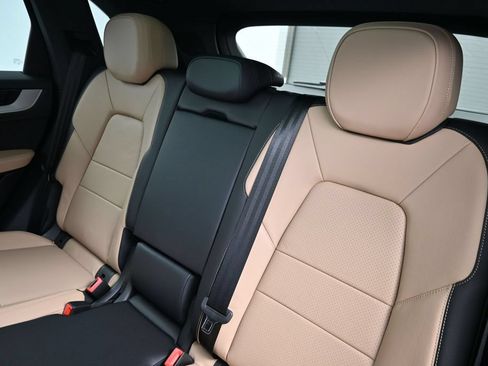 Certified 2026 Porsche Cayenne AWD/4WD image 6