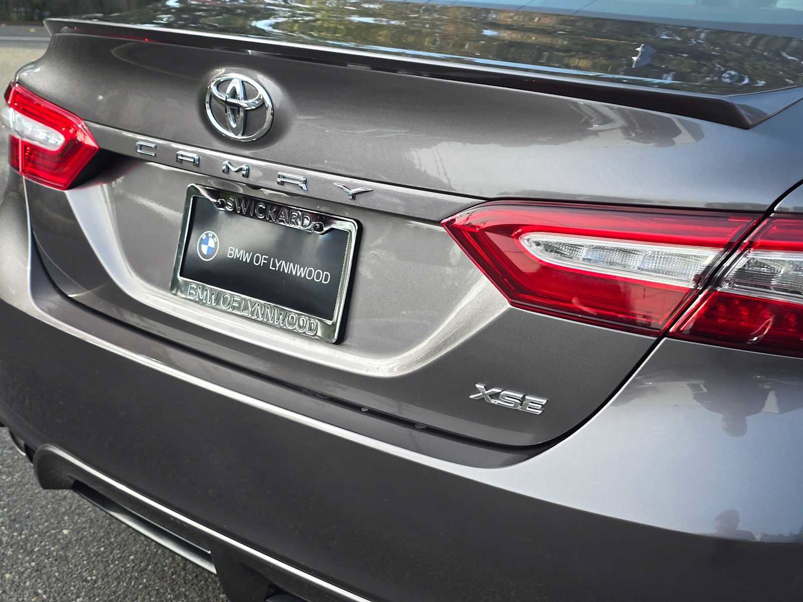Used 2020 Toyota Camry XSE FWD image 13