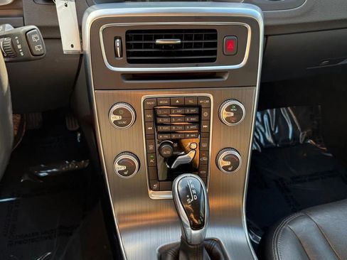 Used 2016 Volvo V60 T5 Premier image 15