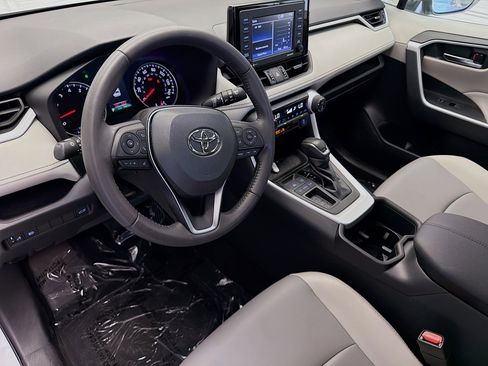 Used 2022 Toyota RAV4 XLE Premium FWD image 7