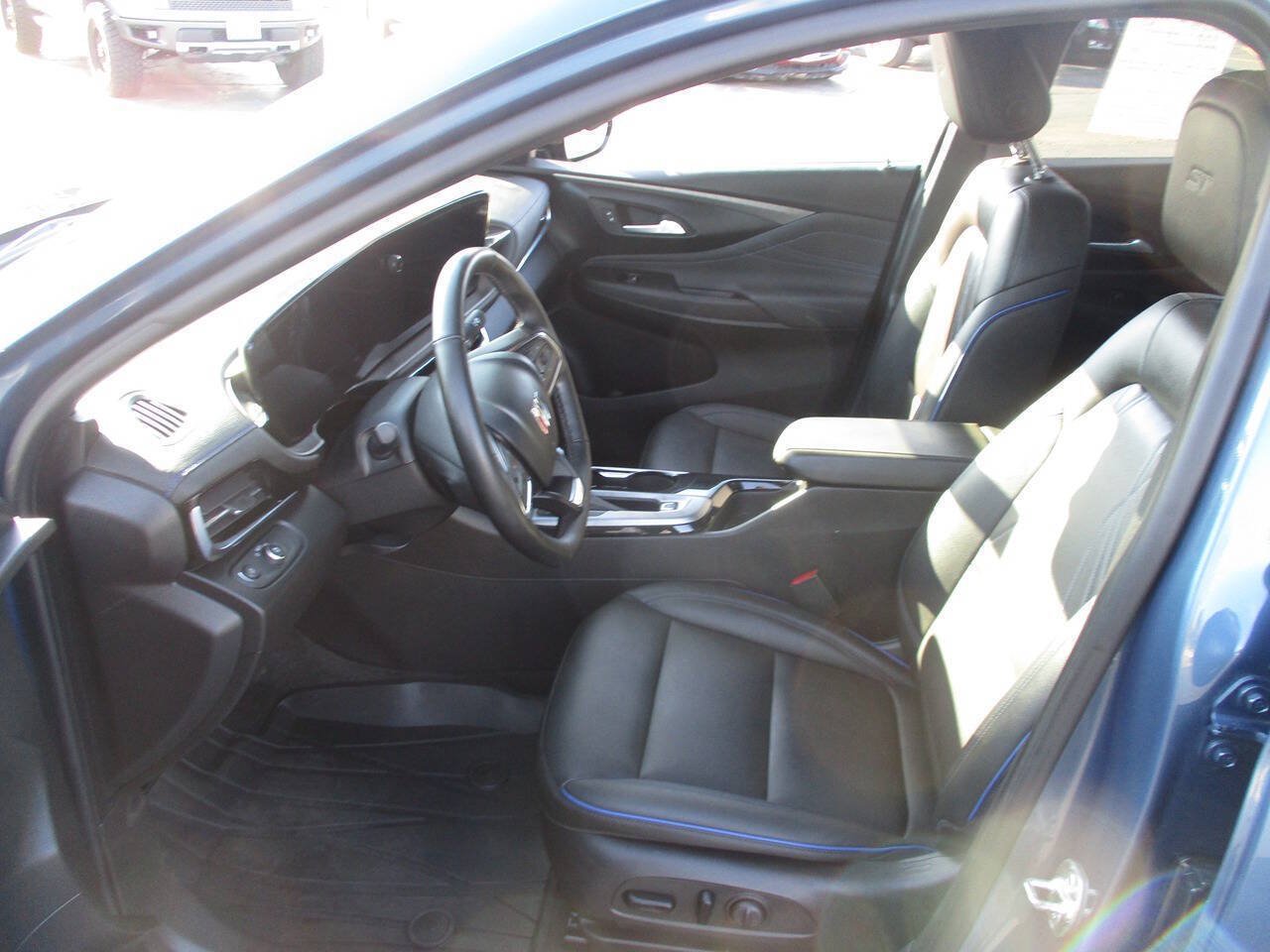 Used 2024 Buick Envista Sport Touring FWD image 17