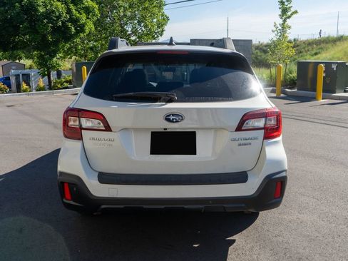 Used 2018 Subaru Outback 3.6R Limited AWD/4WD image 6