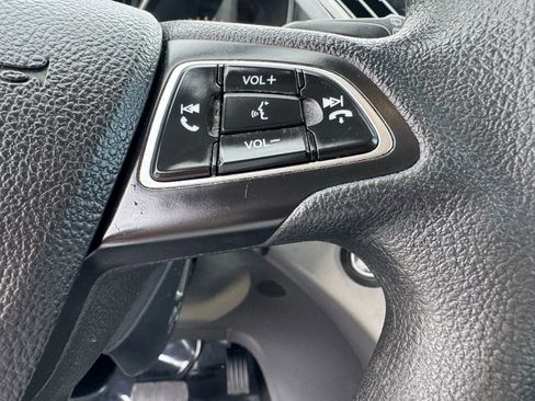 Used 2019 Ford Escape SE image 16