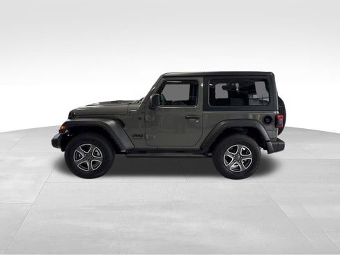 Used 2022 Jeep Wrangler Sport AWD/4WD image 2