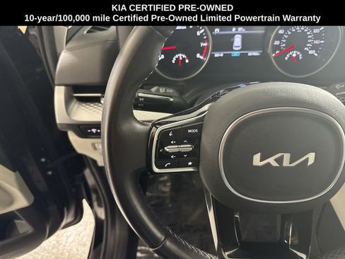 Certified 2023 Kia Carnival LX image 11