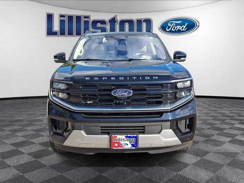Used 2025 Ford Expedition Platinum w/ Driver's Package AWD/4WD image 2