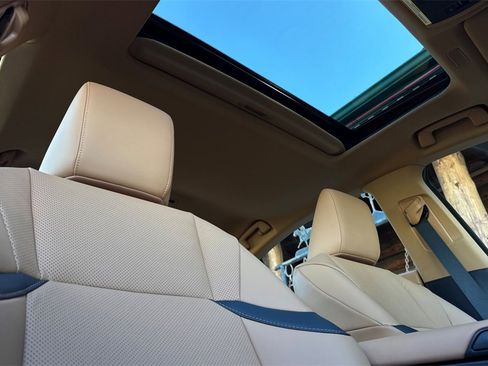 Used 2024 Lexus ES 350 w/ Premium Package image 18