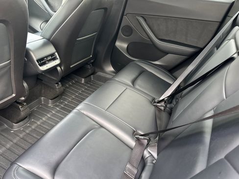 Used 2020 Tesla Model Y Long Range image 9