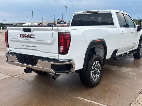 Used 2024 GMC Sierra 3500 SLE w/ SLE Convenience Package image 9