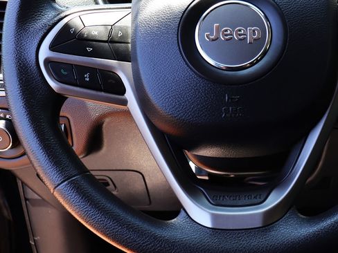 Used 2019 Jeep Cherokee Latitude w/ Popular Appearance Group FWD image 52