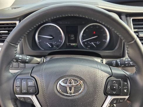 Used 2019 Toyota Highlander XLE FWD image 21