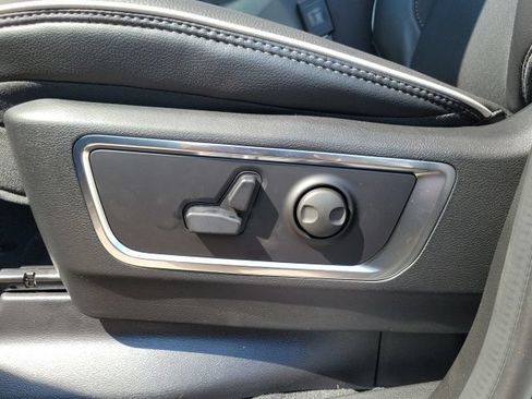 Used 2026 RAM 1500 Laramie AWD/4WD image 9