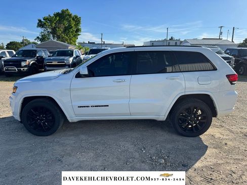 Used 2018 Jeep Grand Cherokee Altitude AWD/4WD image 6