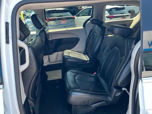 Used 2023 Chrysler Pacifica Touring-L FWD image 52