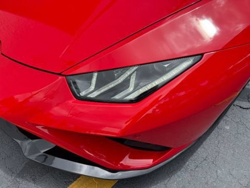 Used 2021 Lamborghini Huracan EVO RWD image 15