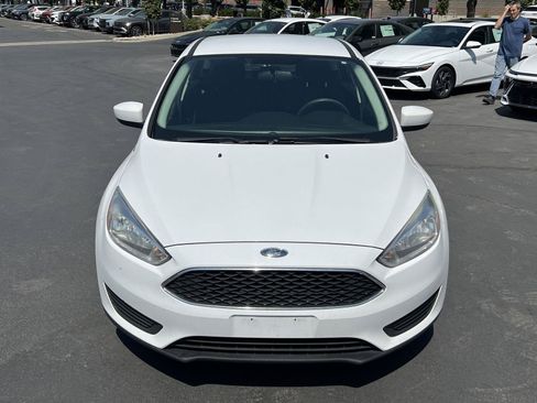 Used 2018 Ford Focus SE FWD image 3