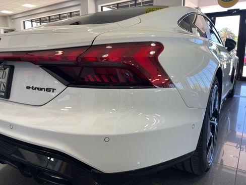 Used 2024 Audi RS e-tron GT w/ Carbon Performance Package AWD/4WD image 17
