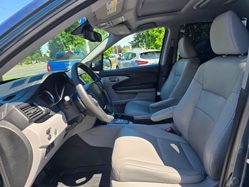 Used 2018 Honda Pilot Touring image 3