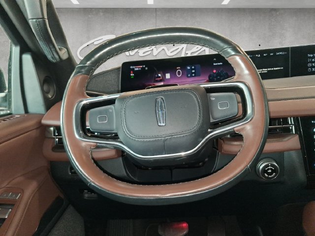 Used 2025 Lincoln Navigator Reserve AWD/4WD image 27