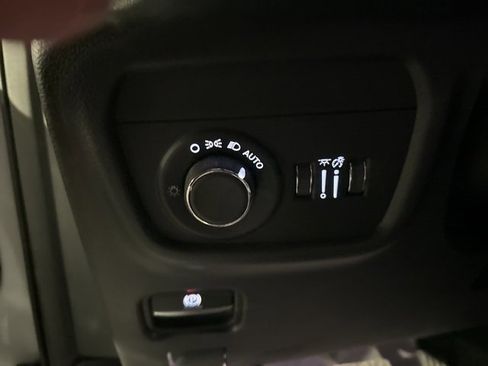 Used 2023 Jeep Grand Cherokee L Laredo image 10