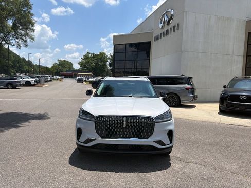 Used 2025 Lincoln Aviator Reserve w/ Luxury Package RWD image 3