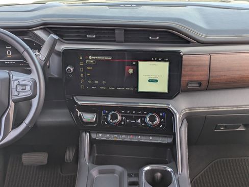 Used 2025 GMC Sierra 2500 Denali Ultimate image 17