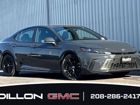 Used 2025 Toyota Camry SE FWD image 2