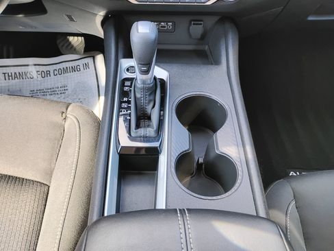Used 2025 Nissan Altima 2.5 SV FWD image 24