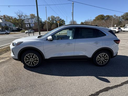 New 2025 Ford Escape Plug-in Hybrid w/ PHEV Premium Package image 2