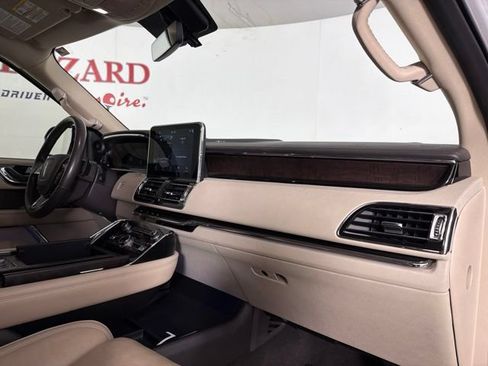 Used 2018 Lincoln Navigator Premiere RWD image 17