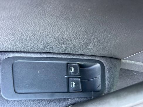 Used 2015 Volkswagen Golf S image 22