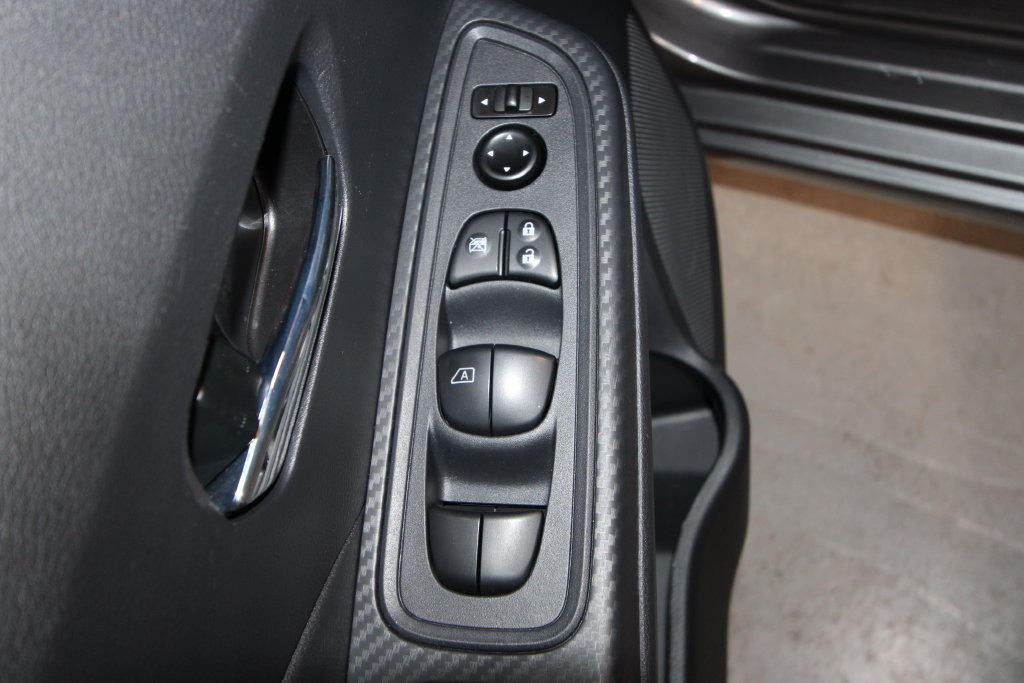 Used 2025 Nissan Versa SV FWD image 6