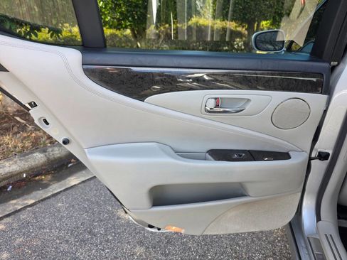 Used 2012 Lexus LS 460 image 29