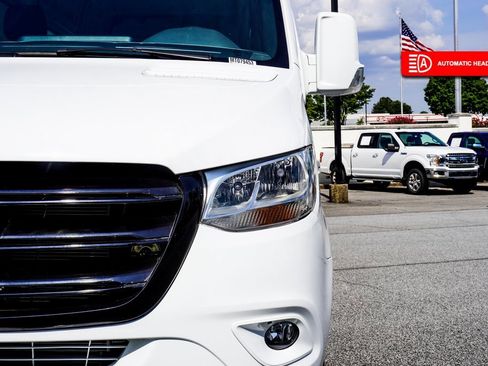 Used 2021 Mercedes-Benz Sprinter 3500 w/ Swivel Seat Package image 15