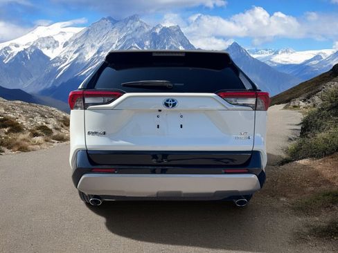 Used 2022 Toyota RAV4 SE w/ Convenience Package AWD/4WD image 4