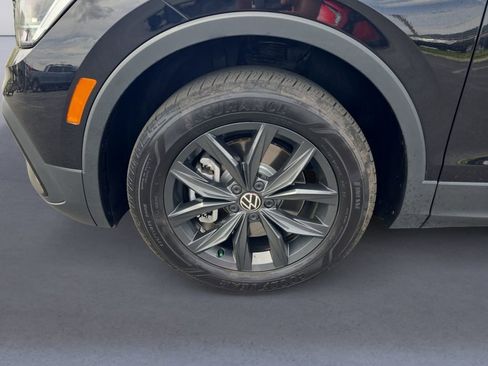 Used 2024 Volkswagen Tiguan SE image 9