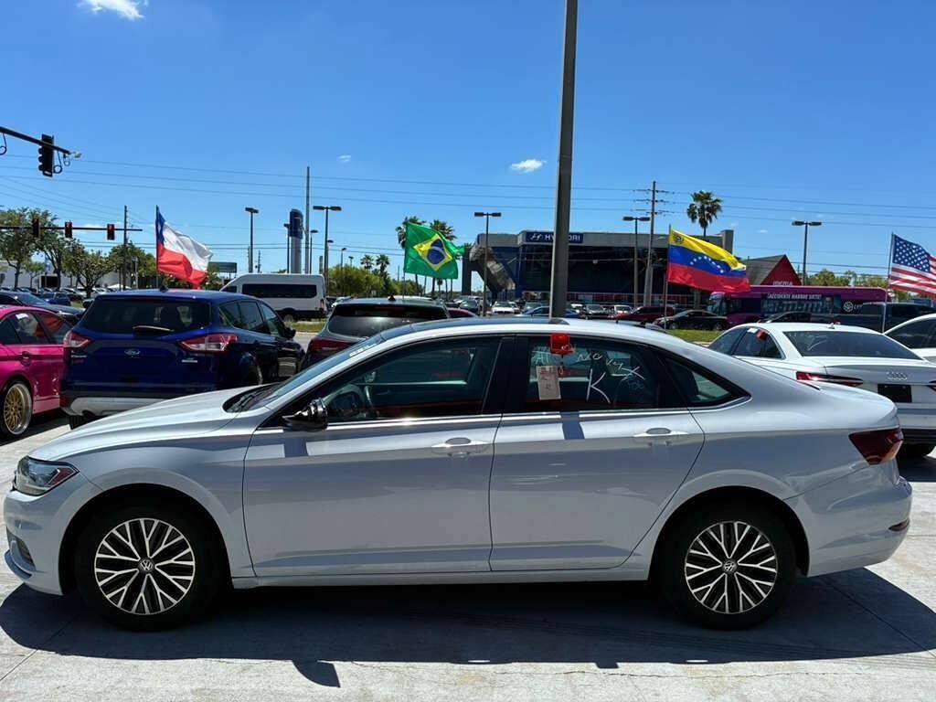Used 2019 Volkswagen Jetta SE FWD image 2