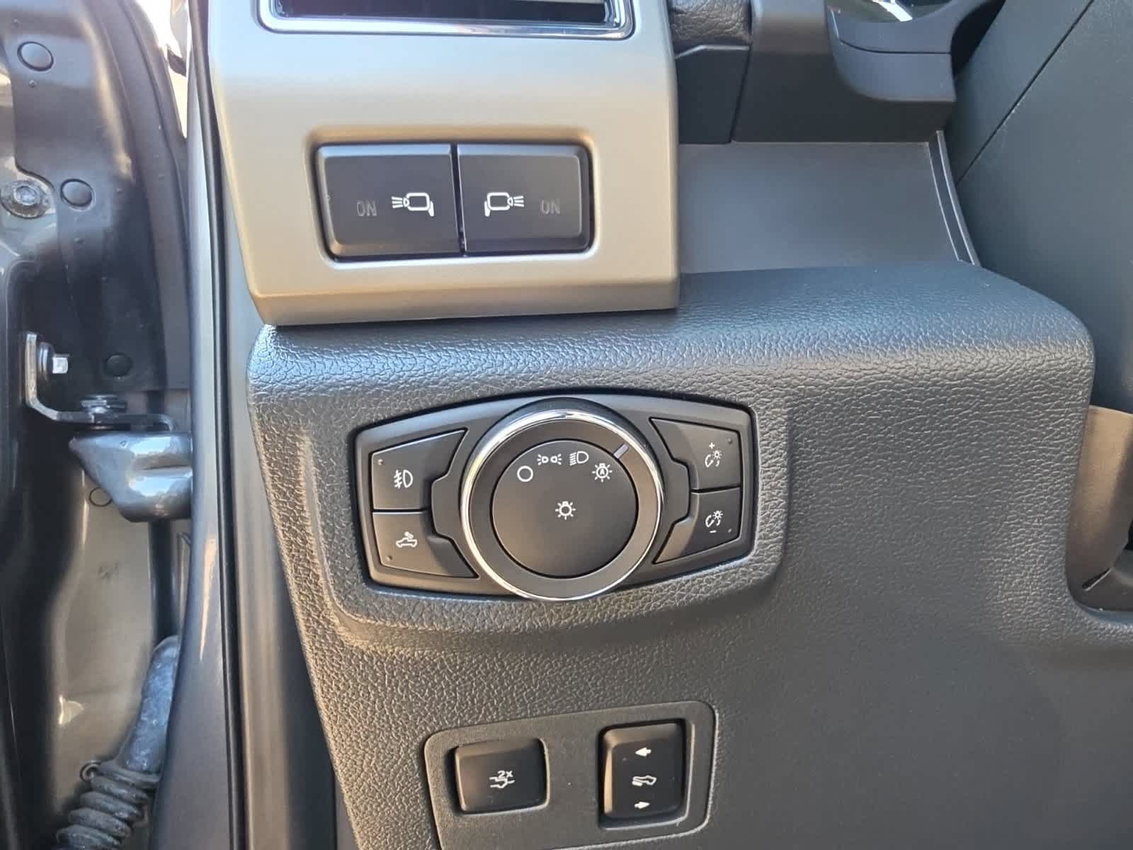 Used 2022 Ford F250 Lariat w/ Black Appearance Package AWD/4WD image 22