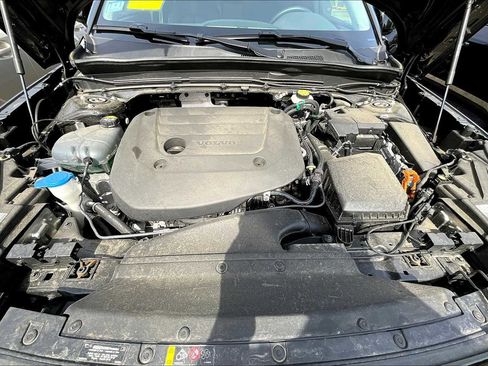 Certified 2023 Volvo XC40 B5 Plus w/ Driver Assist Package image 28