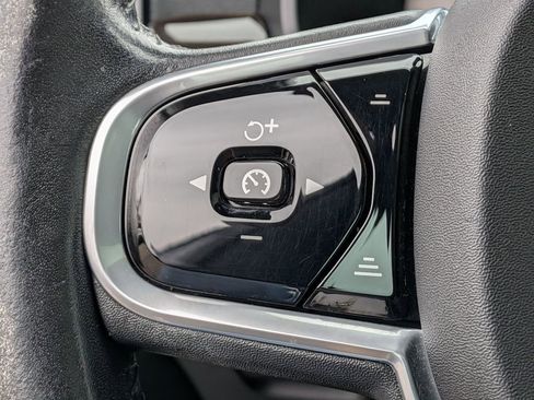 Used 2018 Volvo S90 T6 Momentum w/ Convenience Package image 17