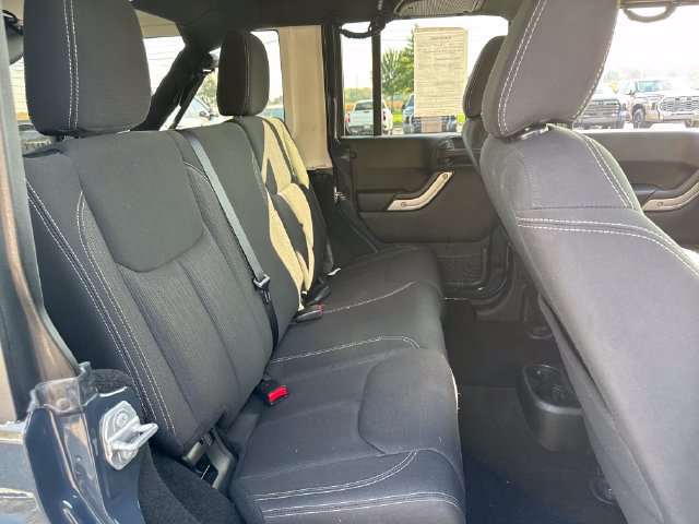Used 2016 Jeep Wrangler Unlimited Sahara w/ Connectivity Group AWD/4WD image 14