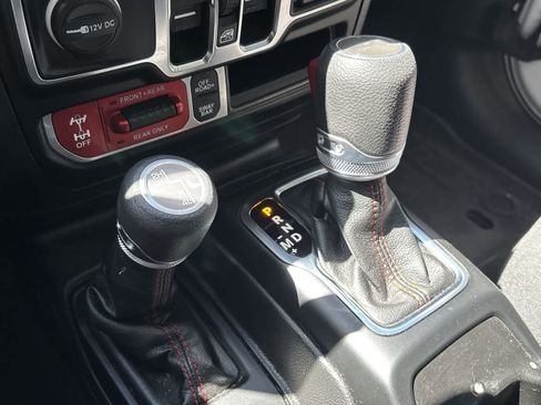 Used 2023 Jeep Wrangler Unlimited Rubicon AWD/4WD image 23